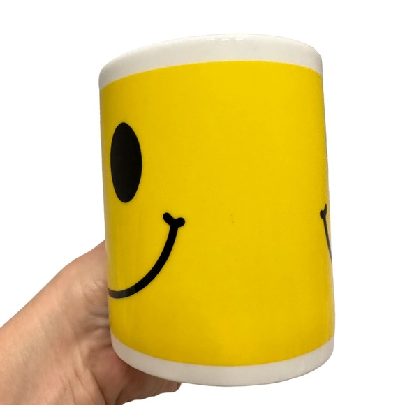 Smiley Face Mug - Picture 4 of 7
